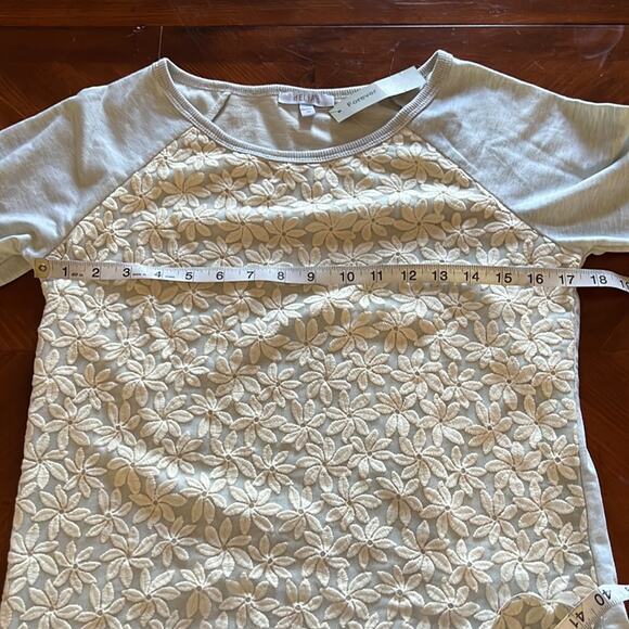 dELiA*s Gray & Ivory Knit Top with Daisy Lace Overlay Juniors Size Medium - Picture 7 of 8